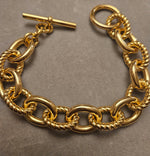 Load image into Gallery viewer, Luxurious 18K Gold Plated Link bracelet