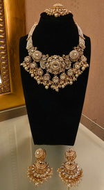 Load image into Gallery viewer, White Choker Set