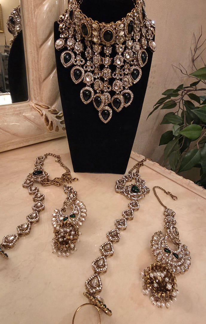 Green stone heavy set